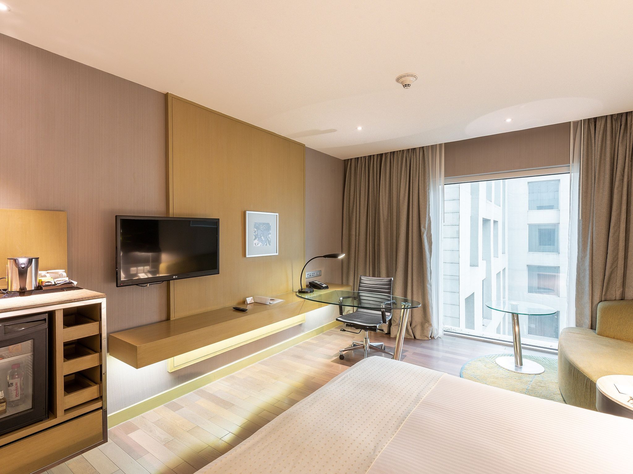 Holiday Inn New Delhi International Airport, an IHG Hotel Standard Room, 1 King Bed, Non Smoking 4