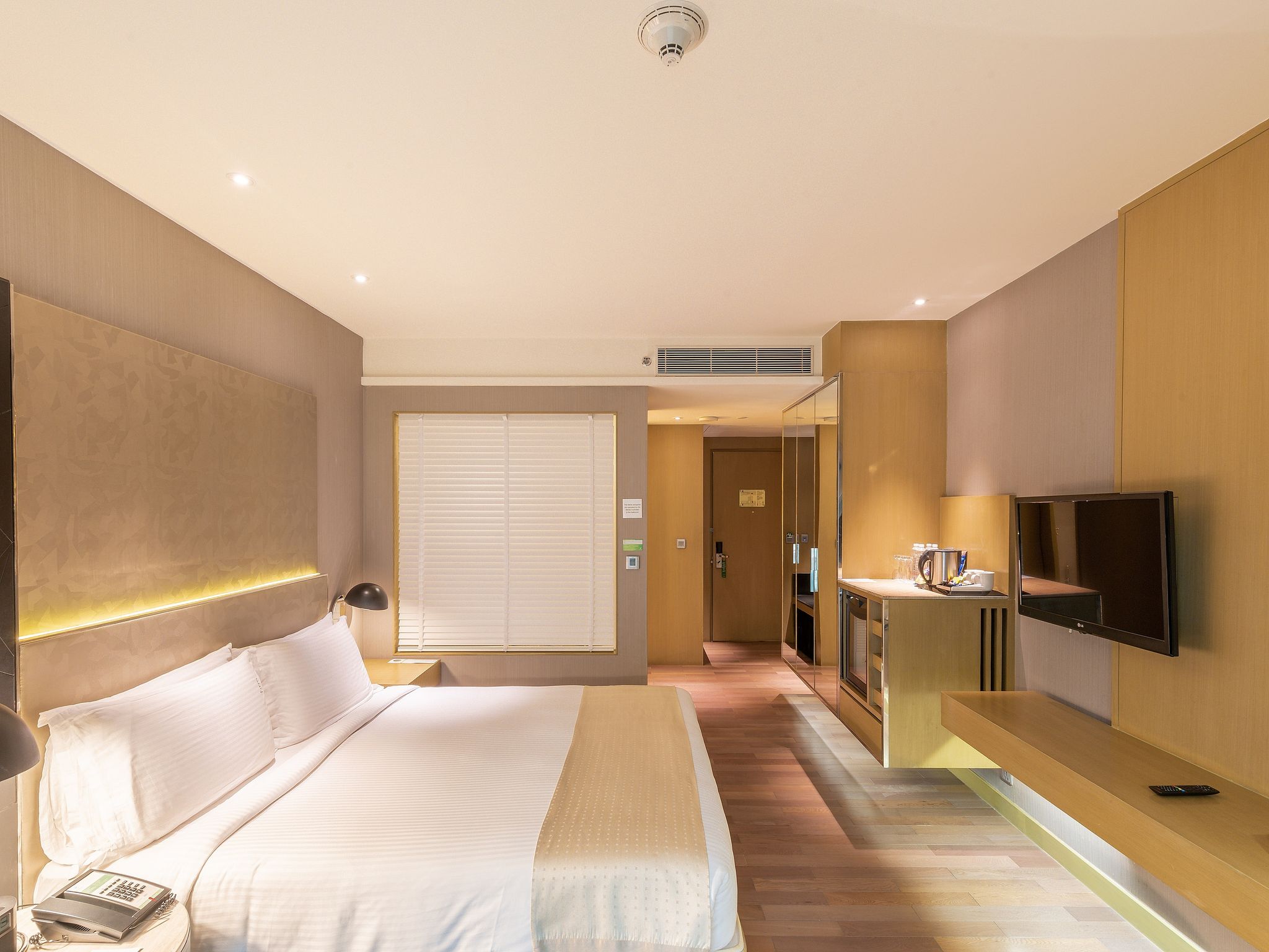Holiday Inn New Delhi International Airport, an IHG Hotel Standard Room, 1 King Bed, Non Smoking 5