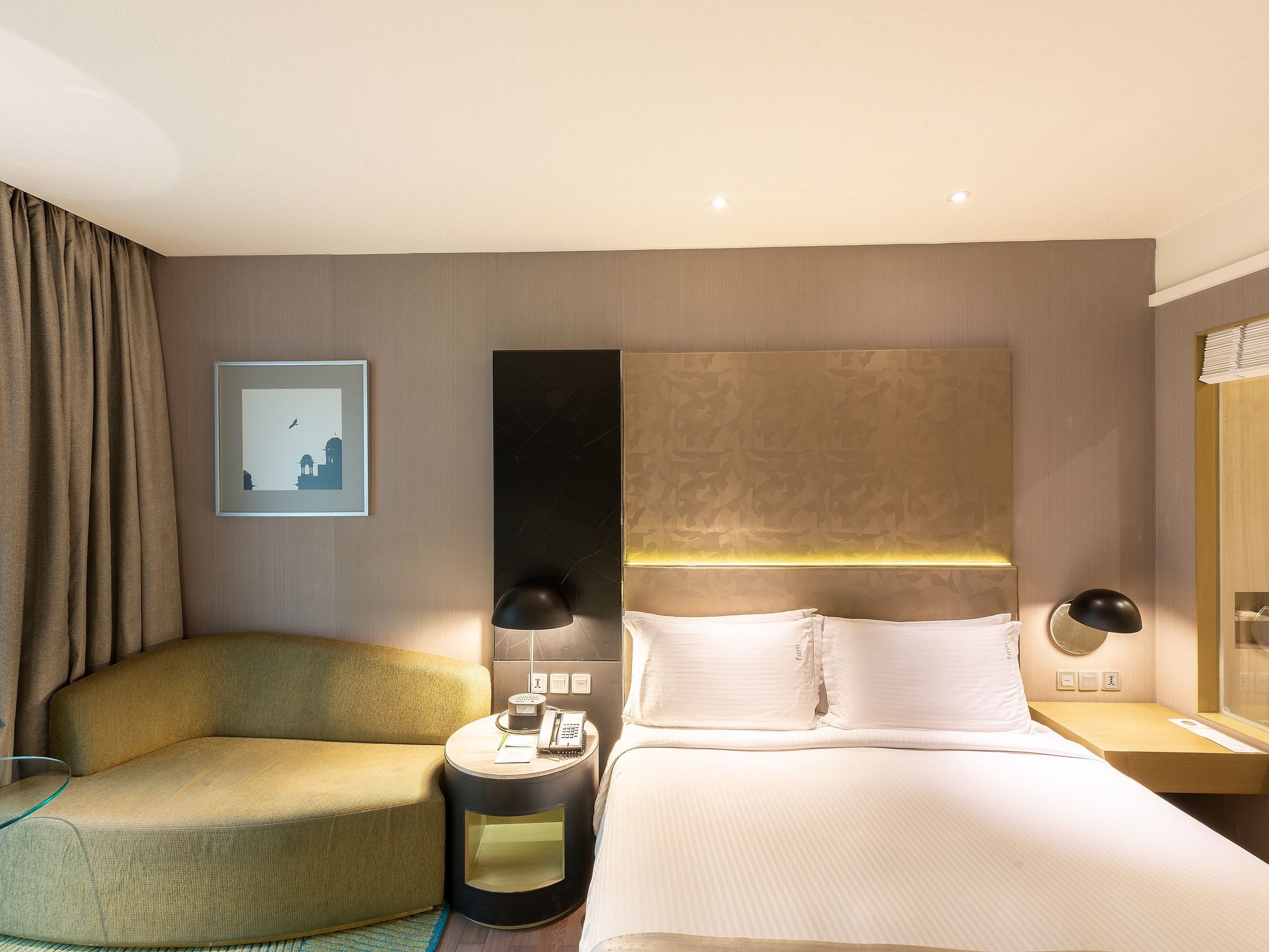 Holiday Inn New Delhi International Airport, an IHG Hotel Standard Room, 1 King Bed, Non Smoking 6