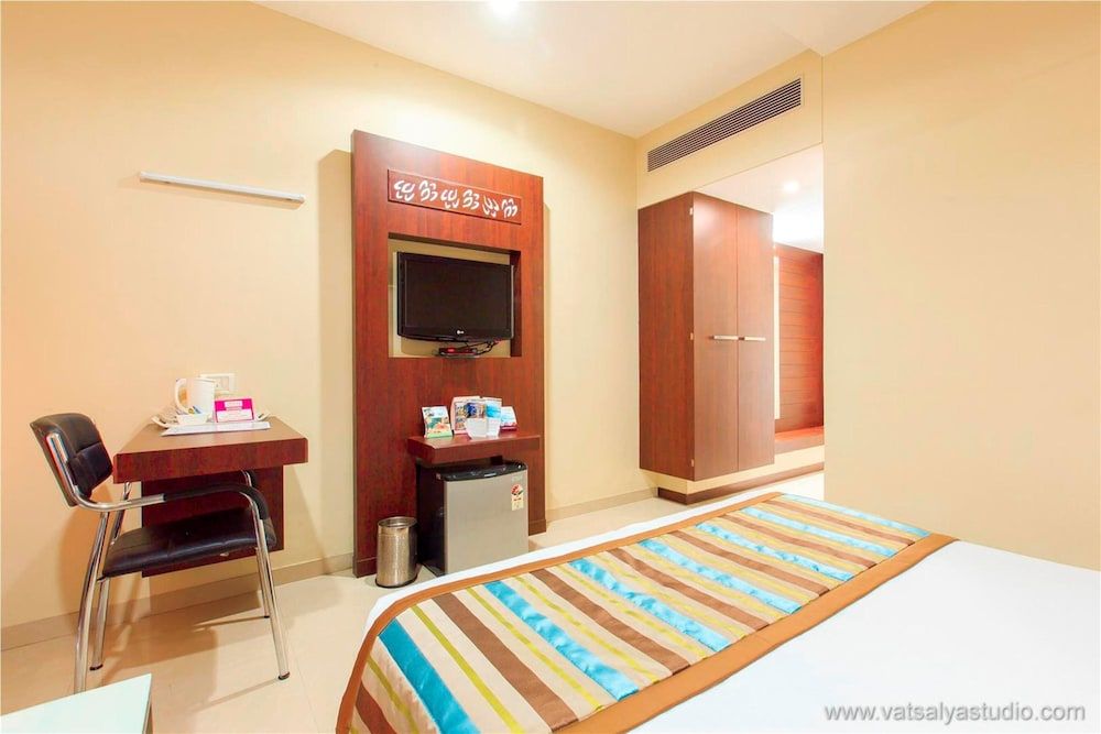 VITS Shalimar Ankleshwar Superior Room 12