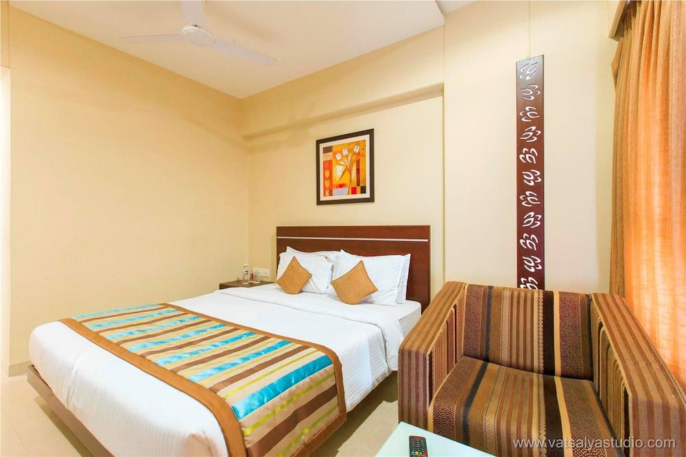 VITS Shalimar Ankleshwar Superior Room 2