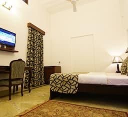 MPT Karnikar Bungalow AC Room 4