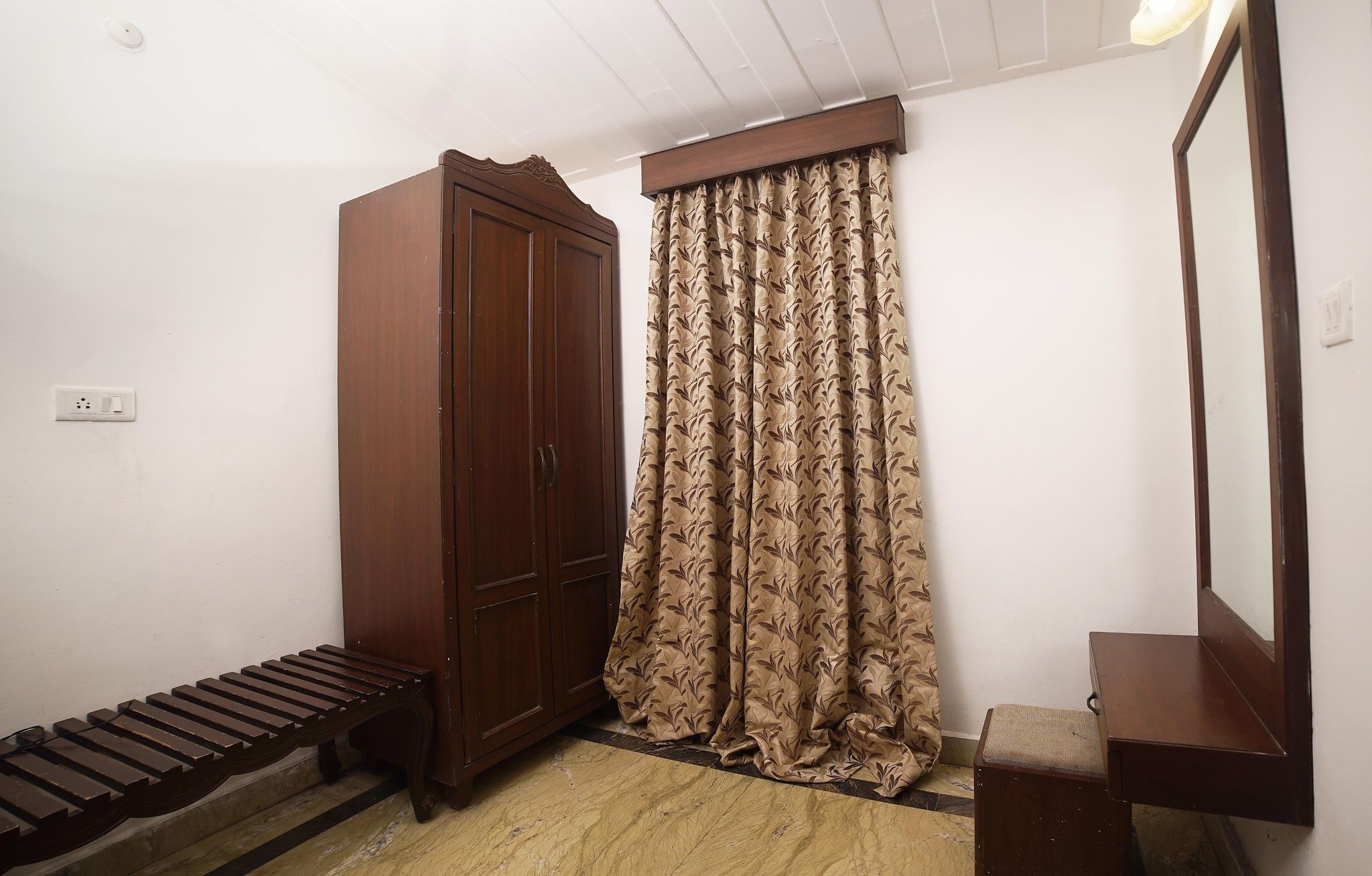 MPT Karnikar Bungalow AC Room 9