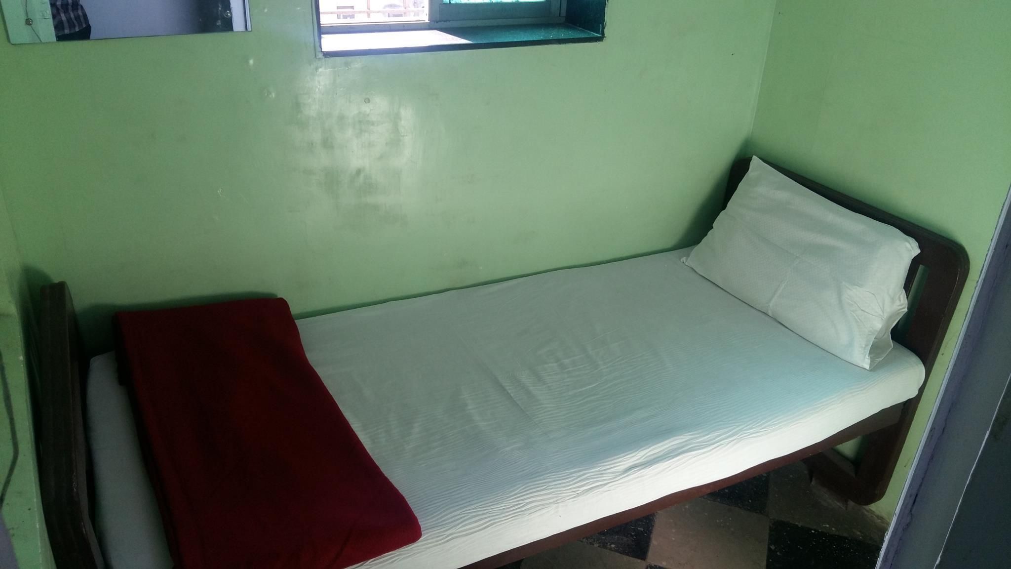 Single - Shared Bathroom