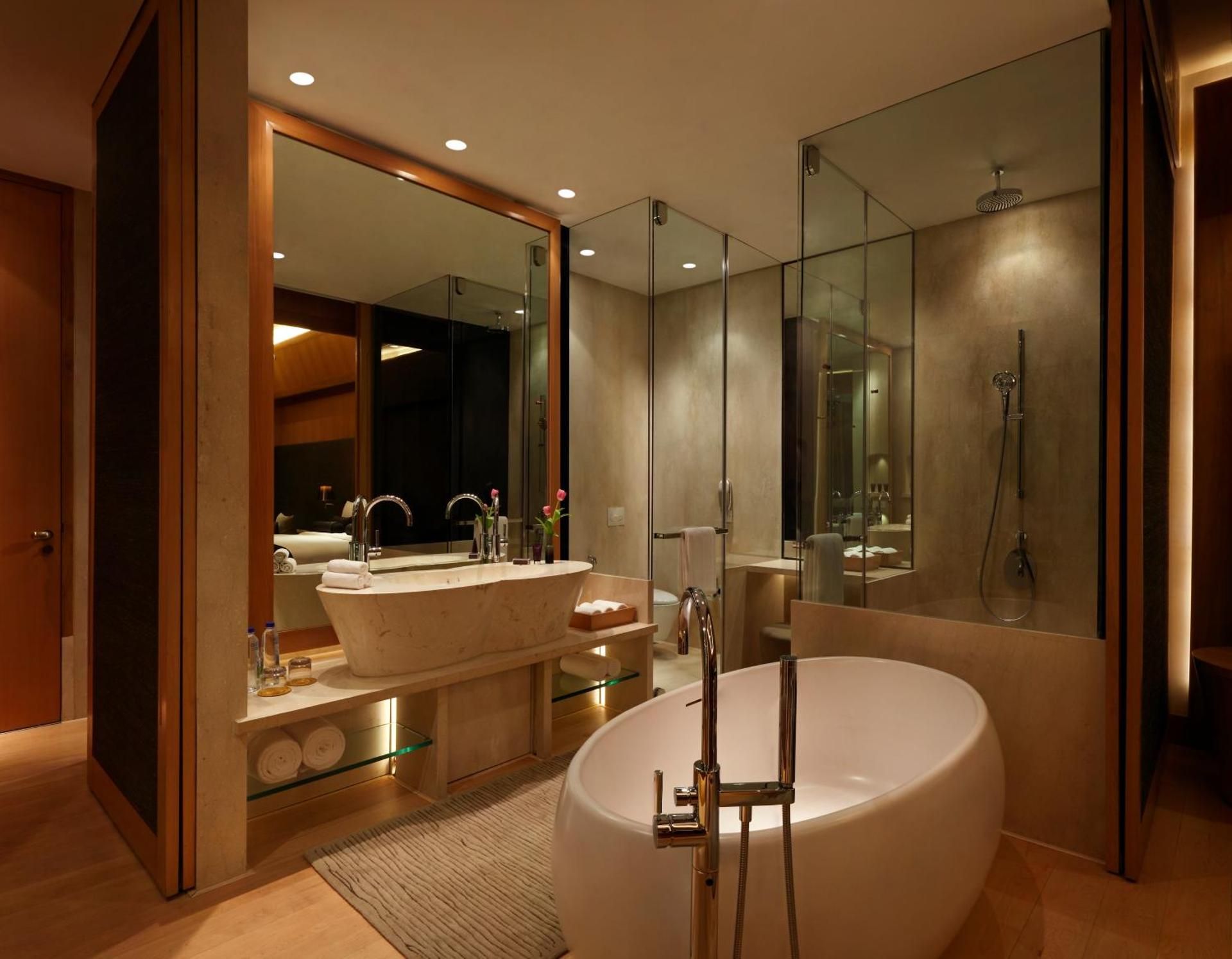 The Roseate New Delhi Premium Lake View Room 3