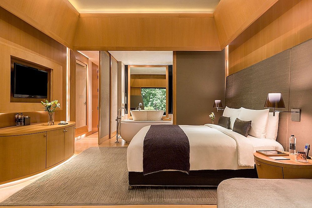 The Roseate New Delhi The Roseate Premium Suite with Bathtub