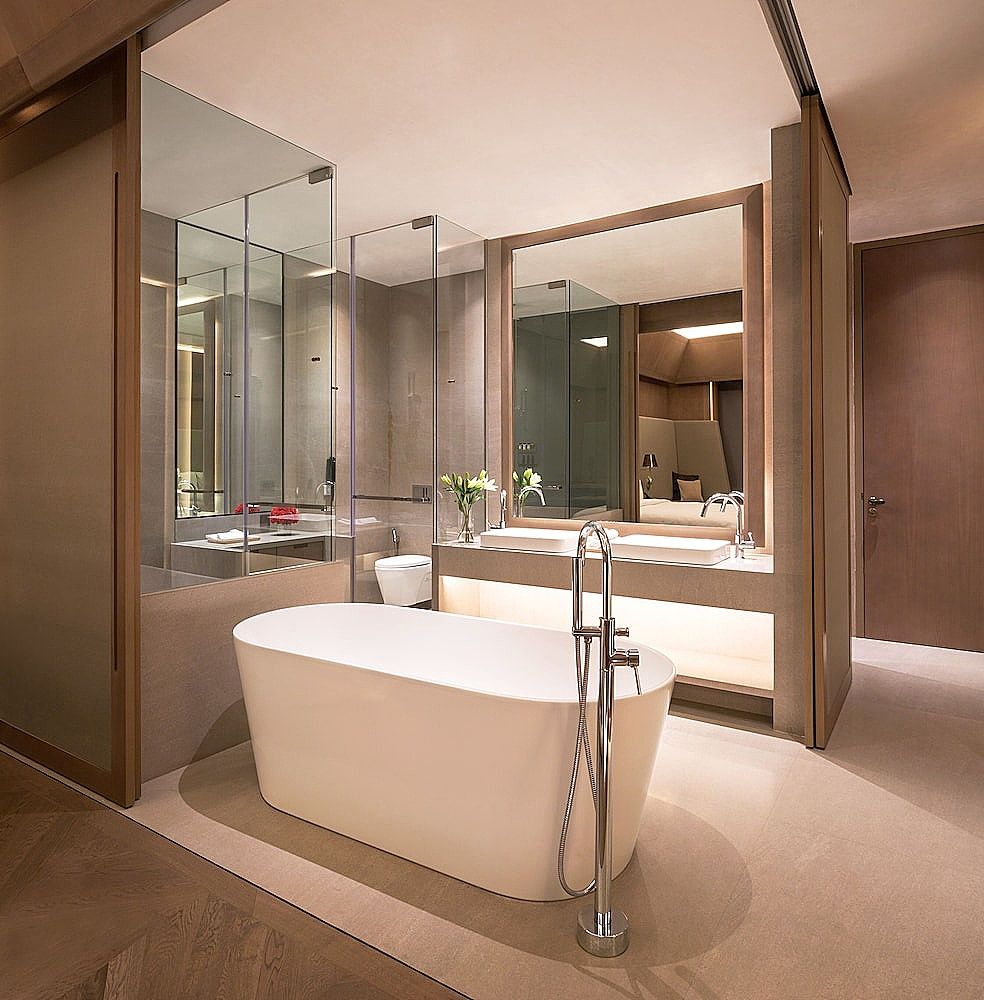 The Roseate New Delhi The Roseate Premium Suite with Bathtub 6