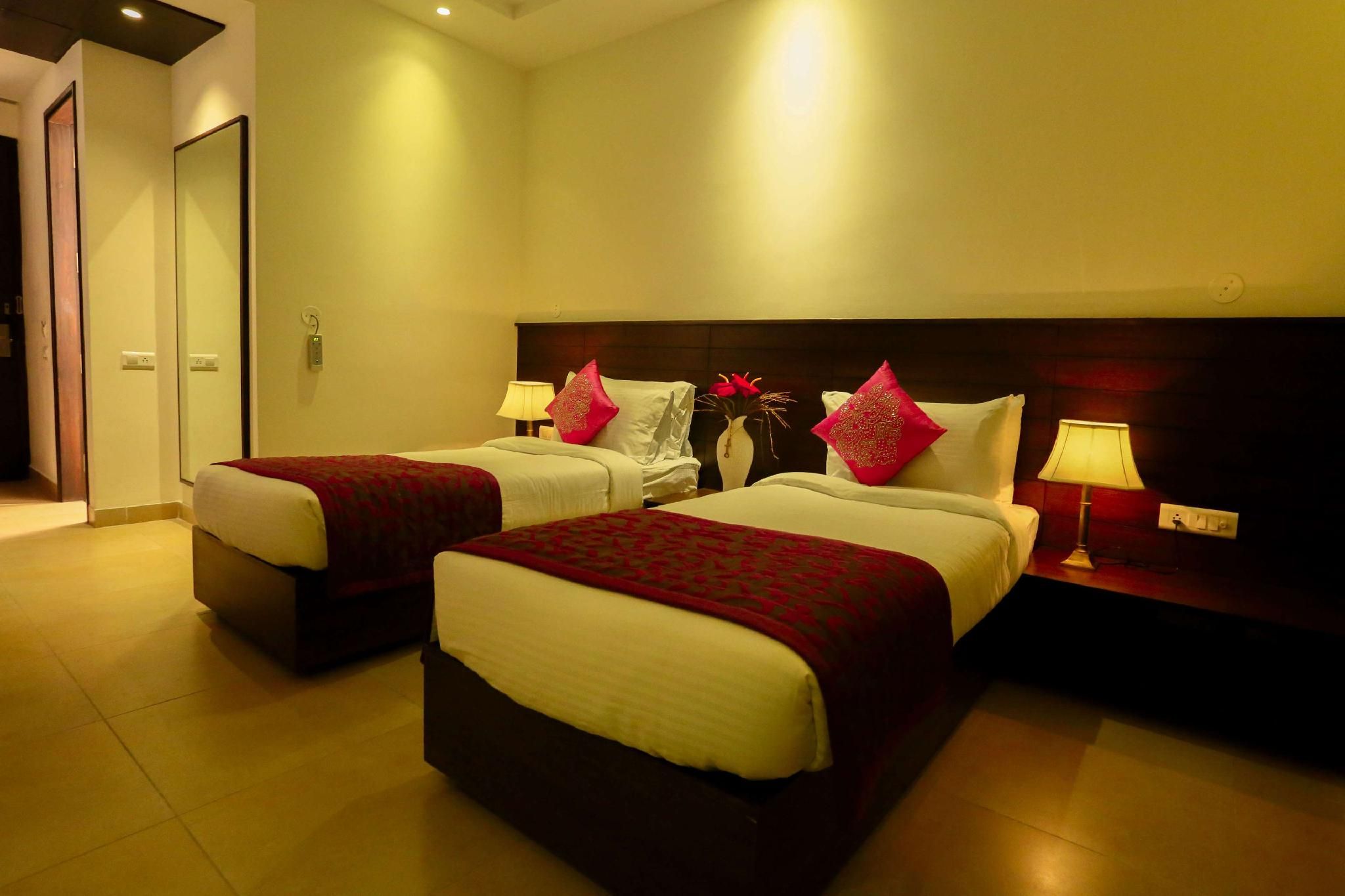 2 Single Beds,Non smoking,Superior Room,Flat Screen Television,Minbar,Full Breakfast