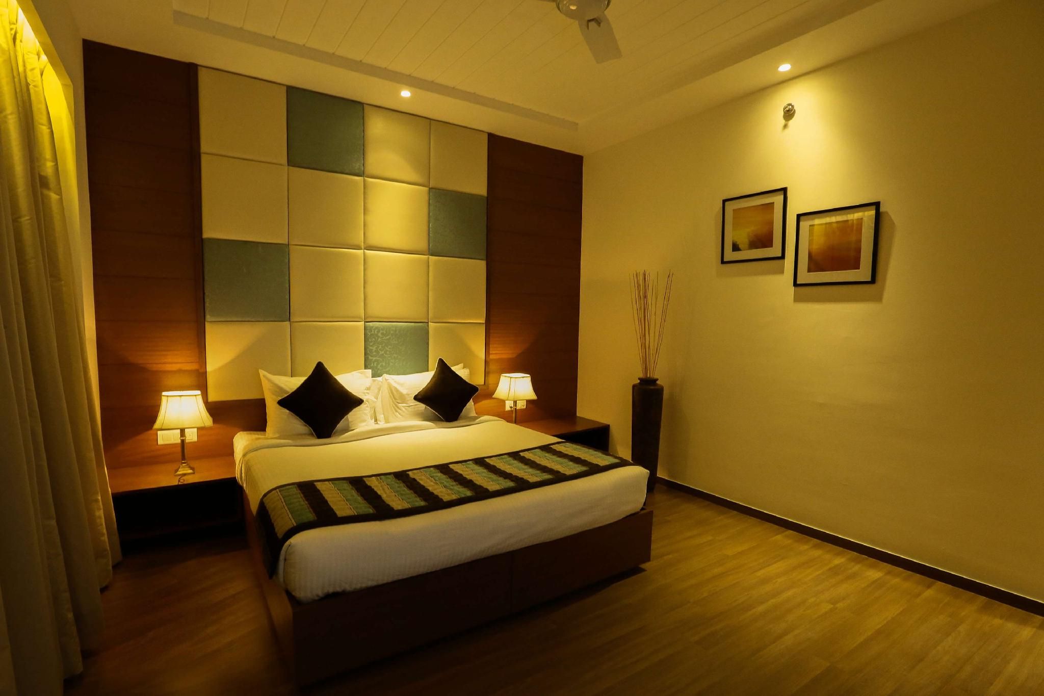 Suite-1 King Bed,Non smoking,Executive Room,Sofabed,Coffee Maker,Full Breakfast
