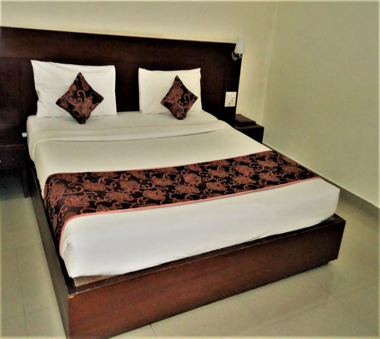 The Emerald Deluxe Room 2