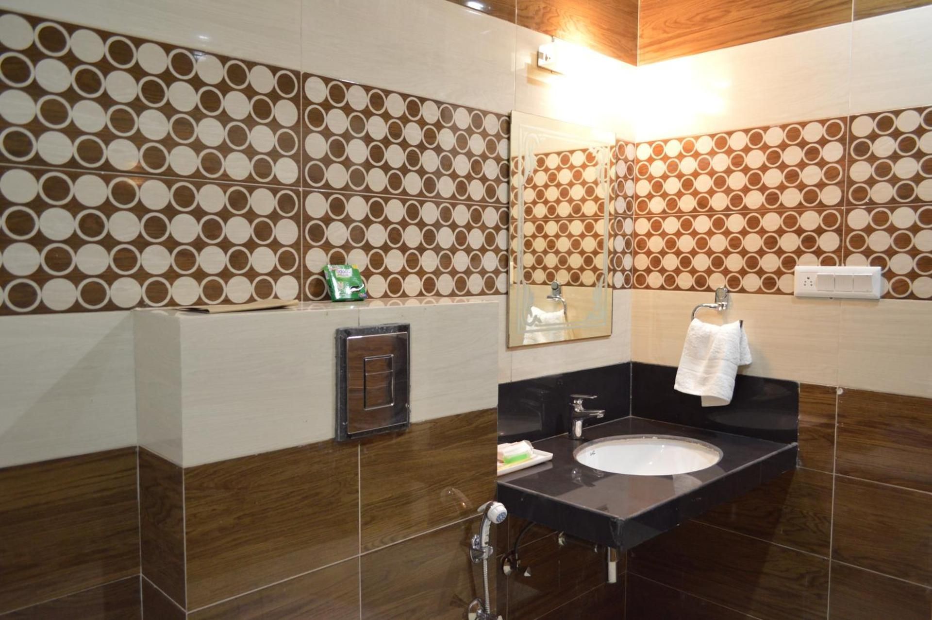 Hotel Heeralal Deluxe Room 5