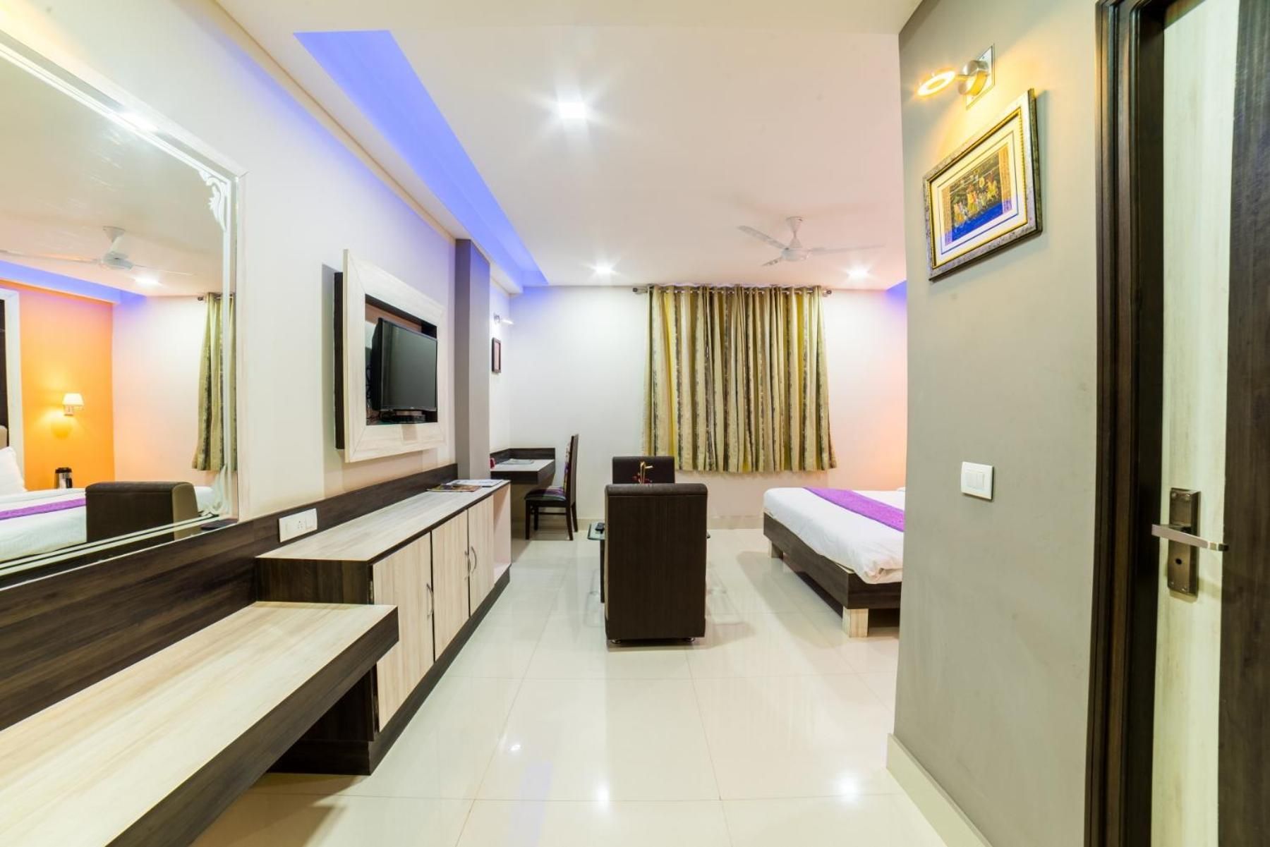 Hotel Heeralal Deluxe Room 6