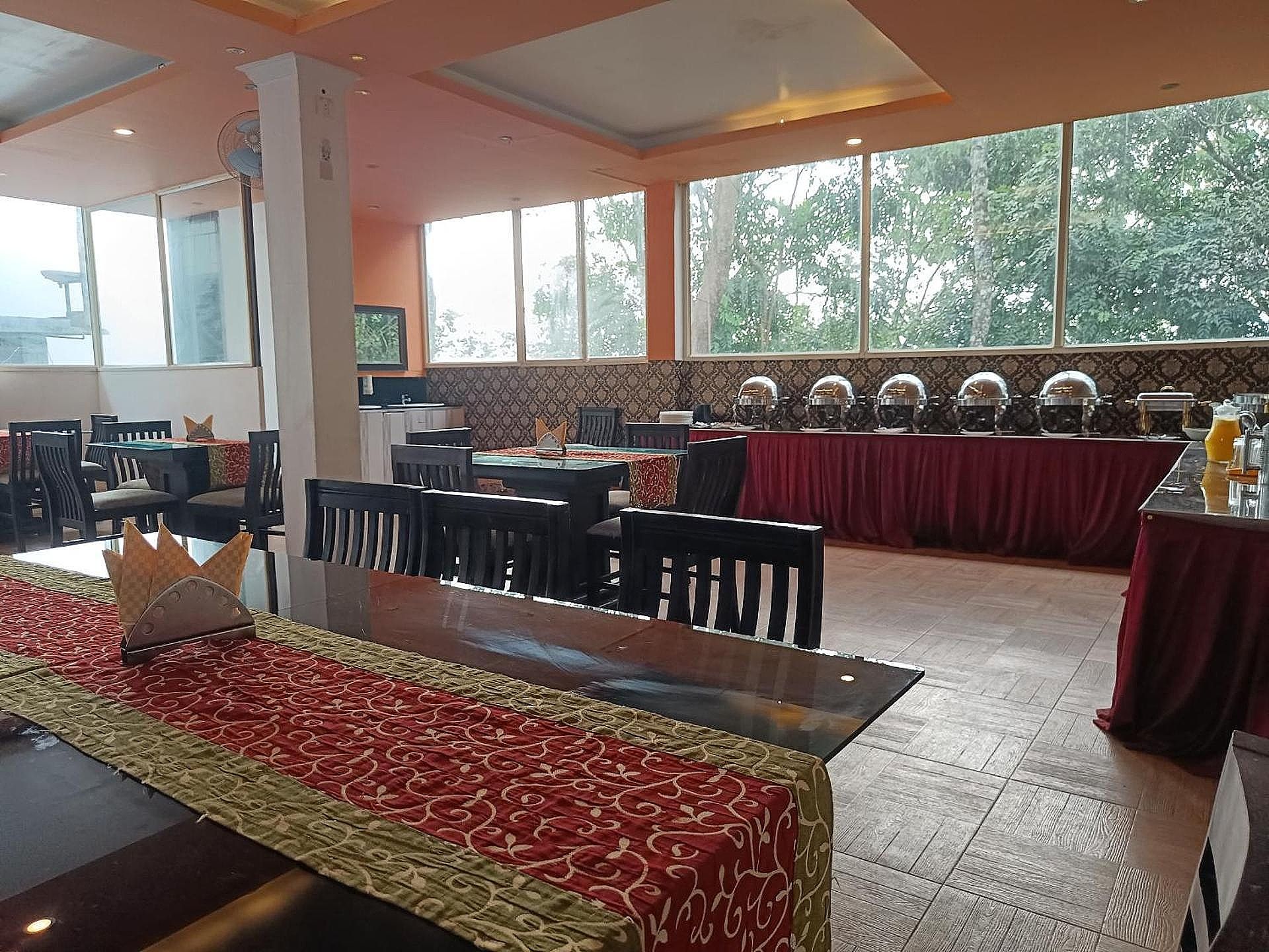 Food & Dining