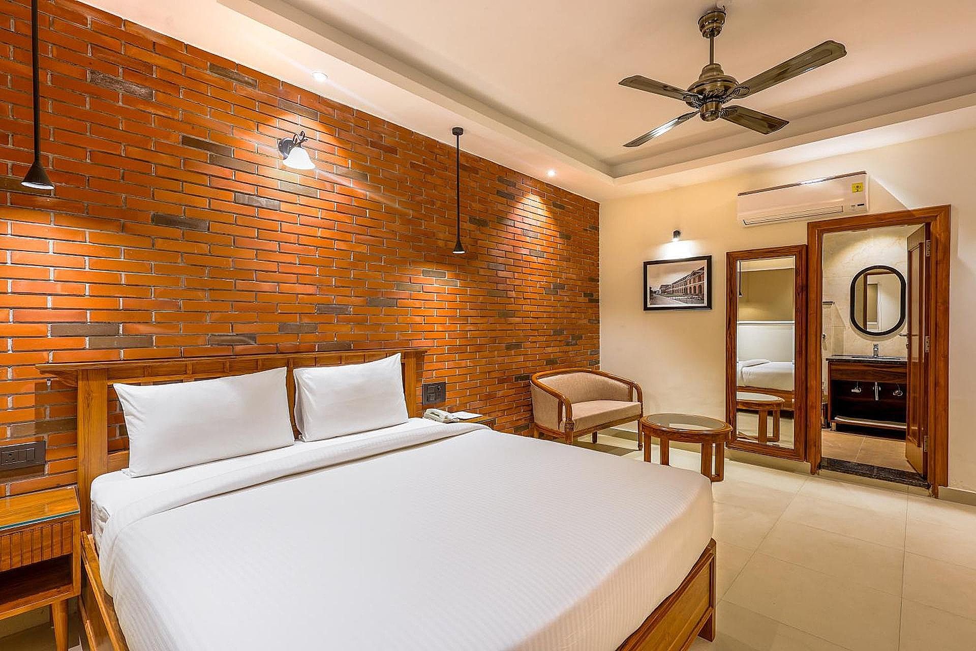 Hotel Lalit Palace Club Room 3