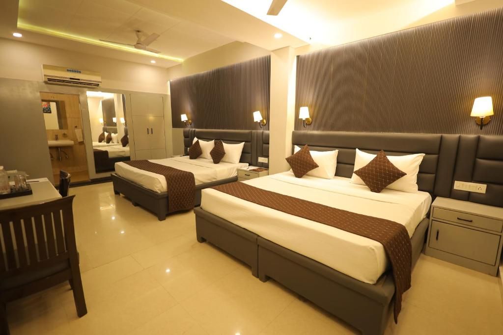 Hotel East Gate by Vablis Hospitality Deluxe Double Room 2