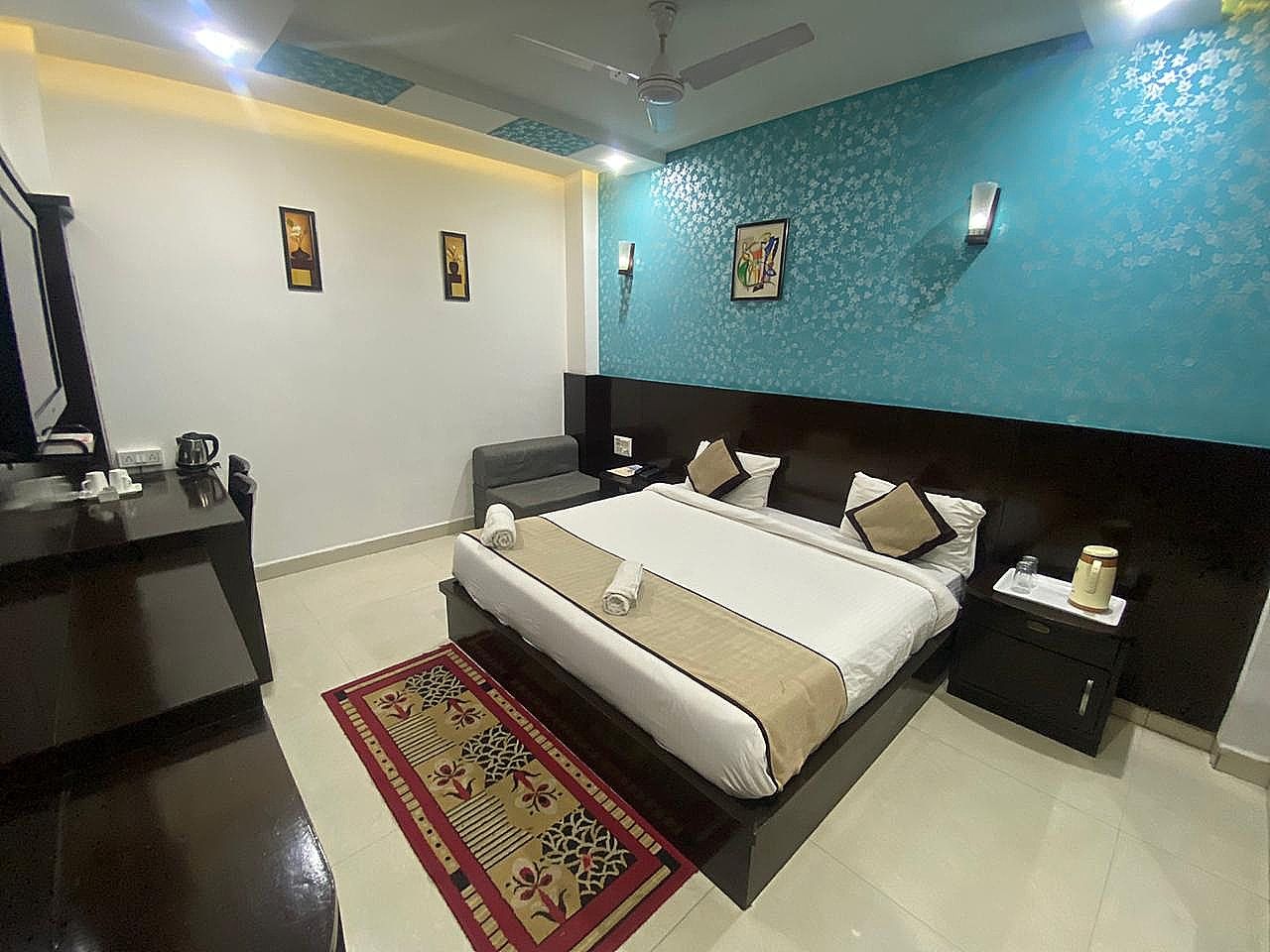 Hotel East Gate Deluxe Room 4