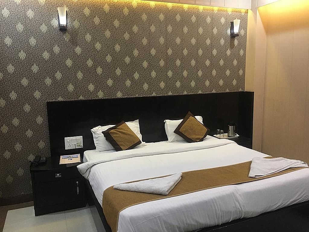 Hotel East Gate Deluxe Room 2