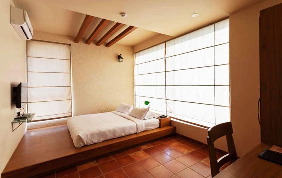 Theme Suite Single Room