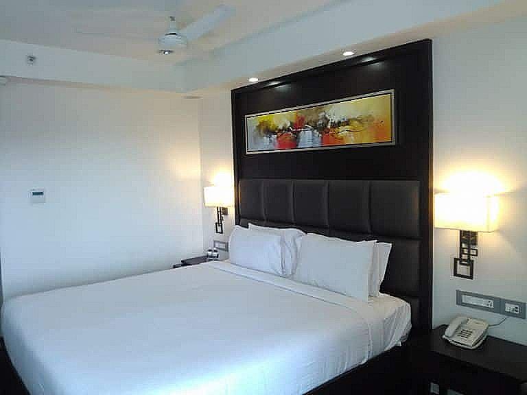 Saaral Residency Deluxe Double Room 4