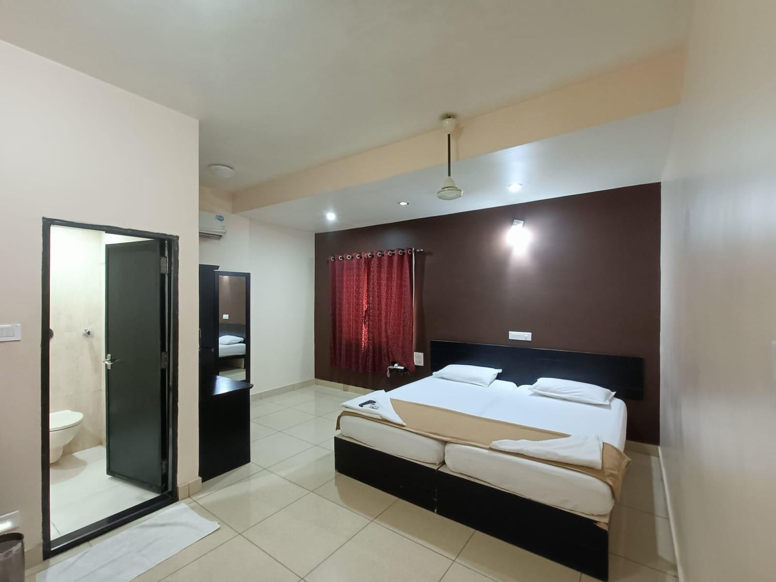 Hotel Sri Krishna Residency Premium Double Room 2