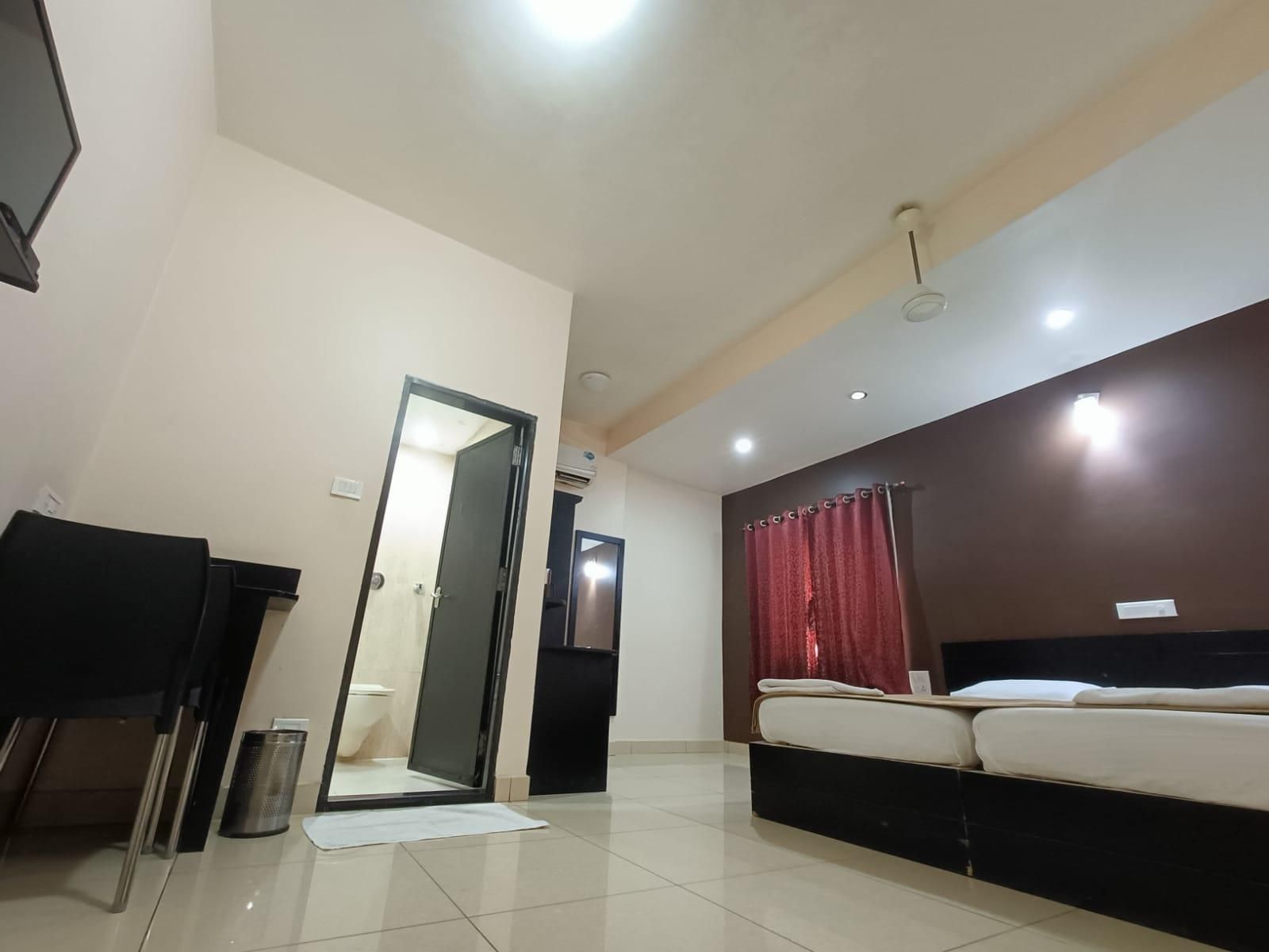 Hotel Sri Krishna Residency Premium Double Room 3