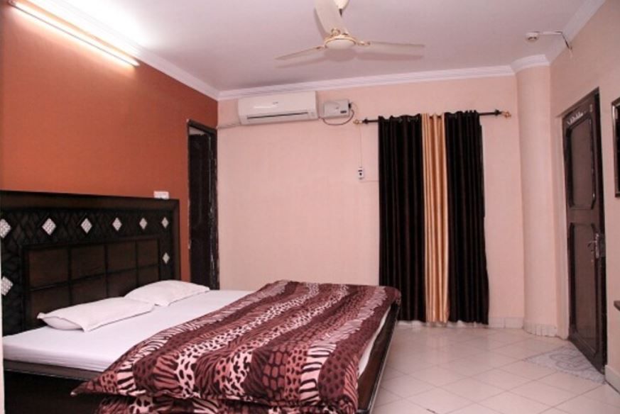 Hotel Punjab Palace Deluxe Room 3