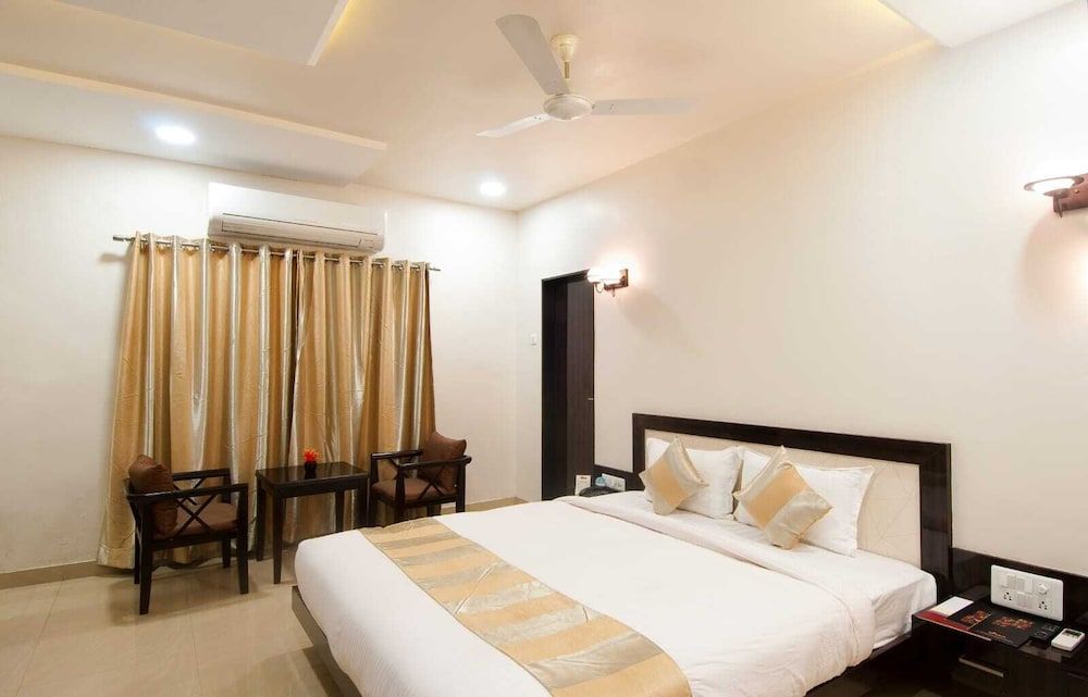 Hotel The Sudesh Deluxe Room