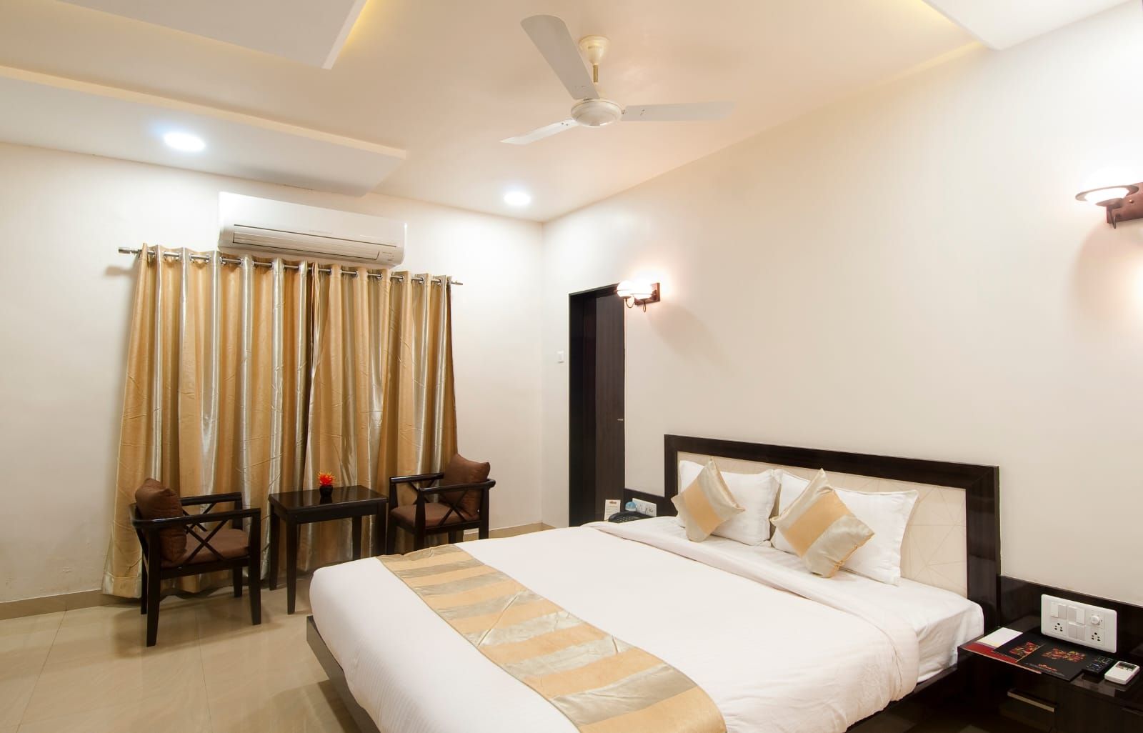 Hotel The Sudesh Deluxe Room 3