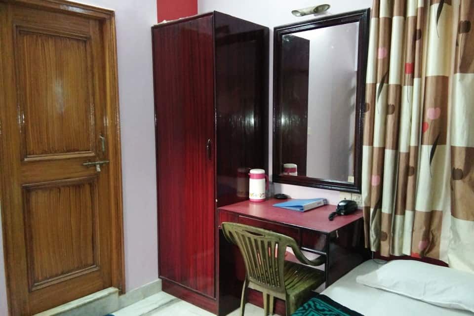 Hotel Mayur AC Semi Deluxe 4