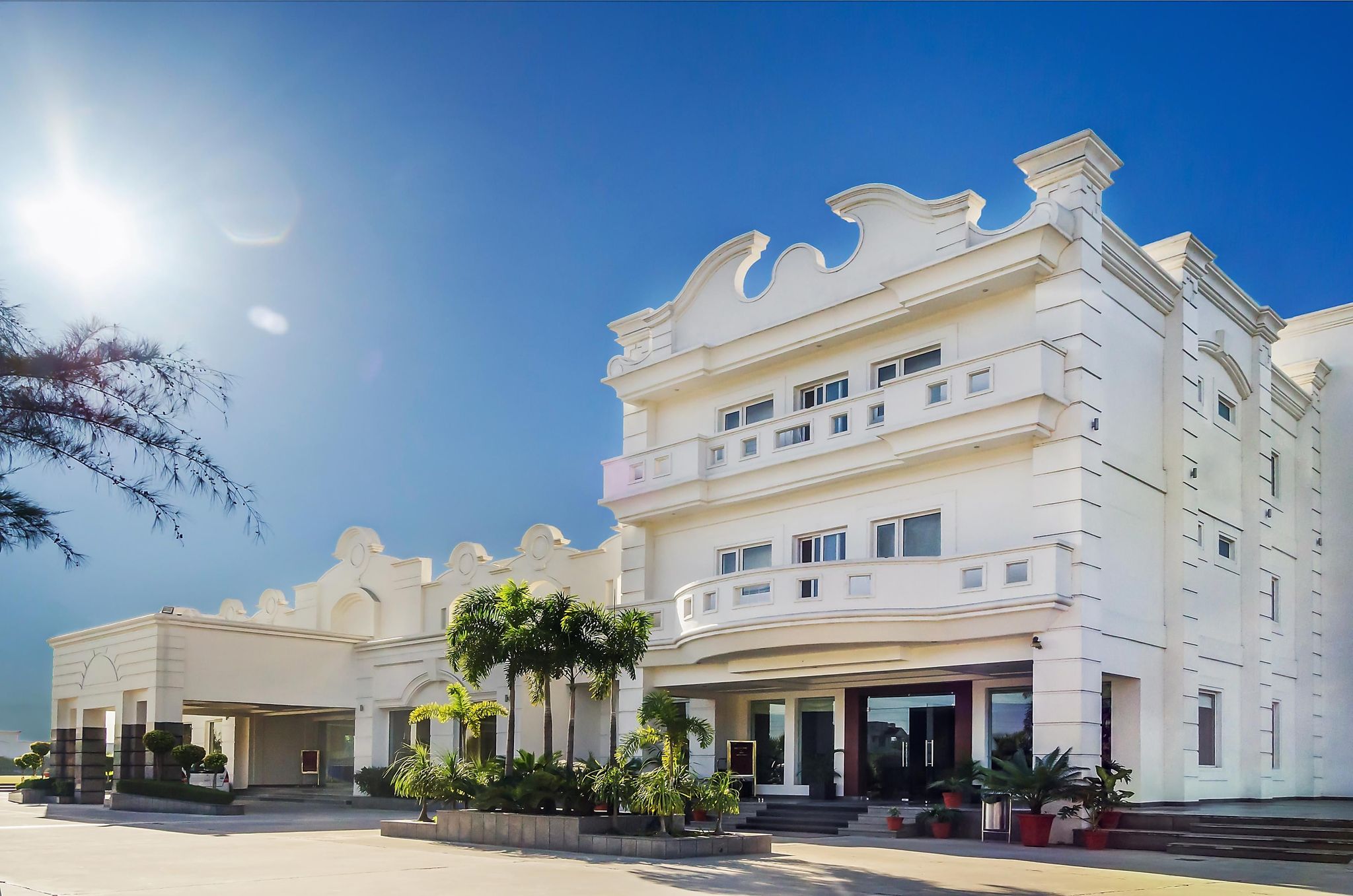 Hotel Ananya Regency - Gateway to Corbett