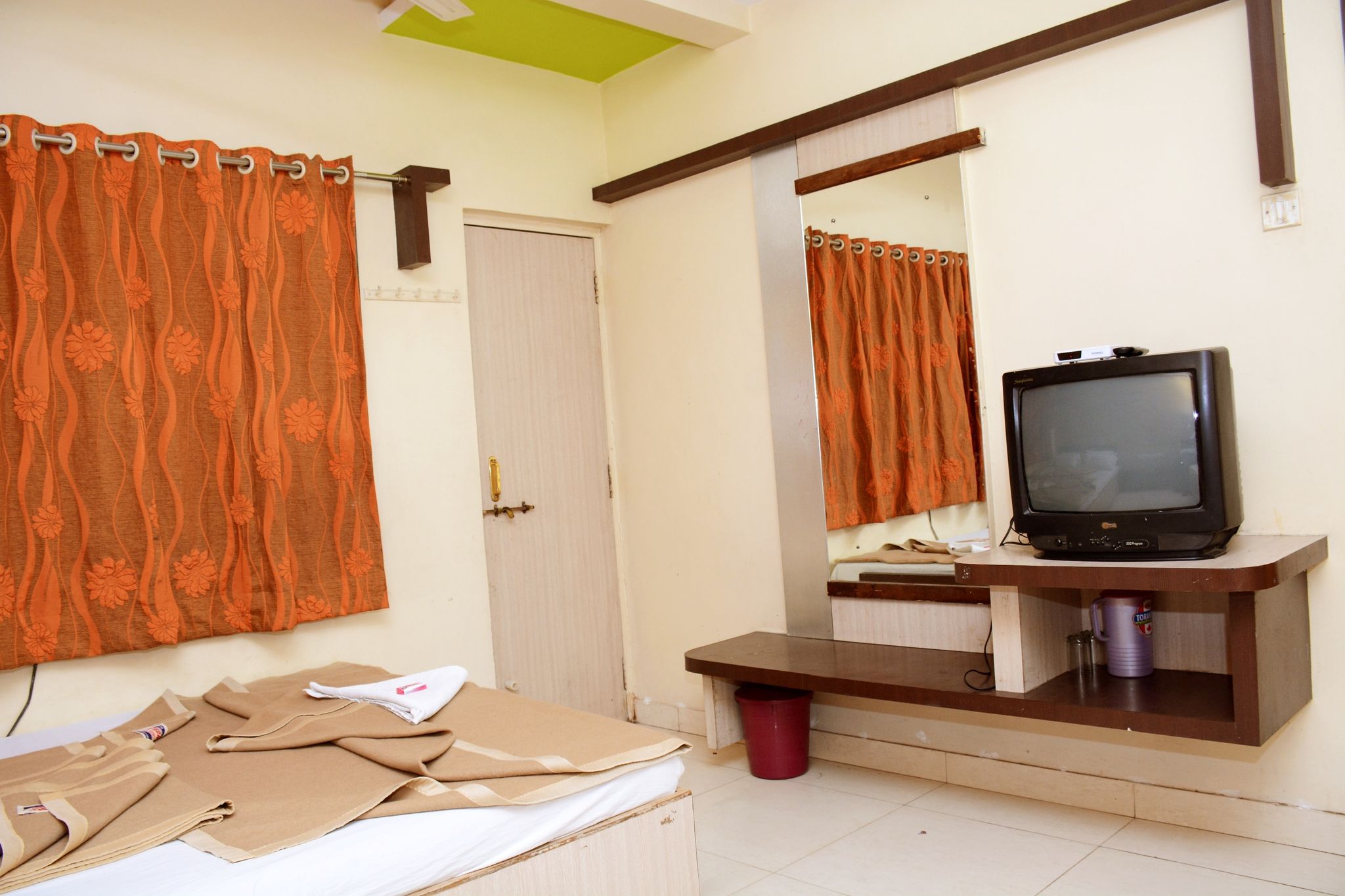 Hotel Sai Varsha Triple Bed Non A/C 3