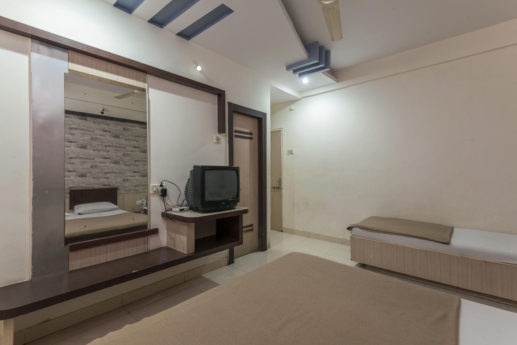 Hotel Sai Varsha Triple Bed Non A/C 2