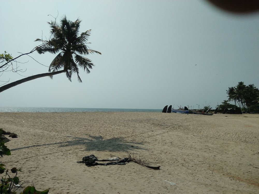 Pozhiyoram Beach Resort
