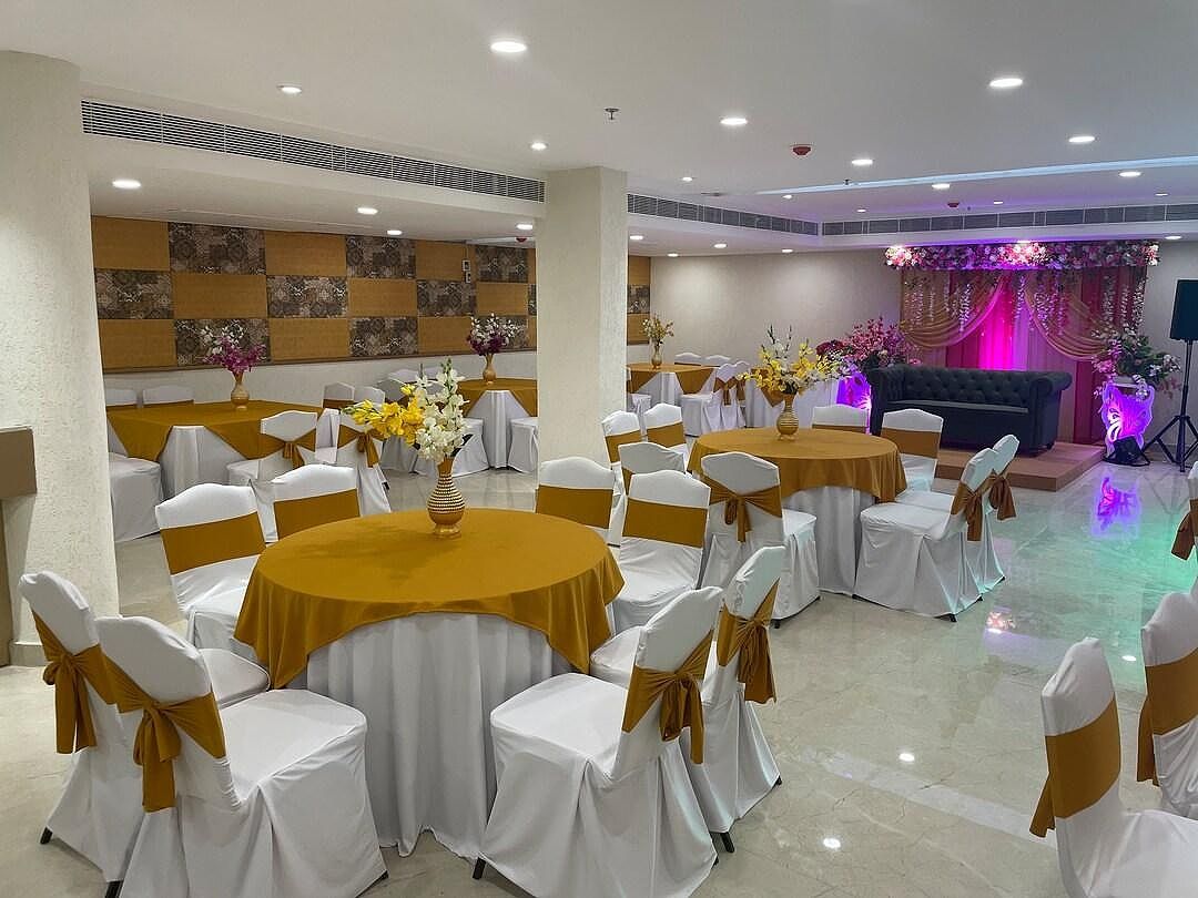 undefined Hotel Le Crown 10