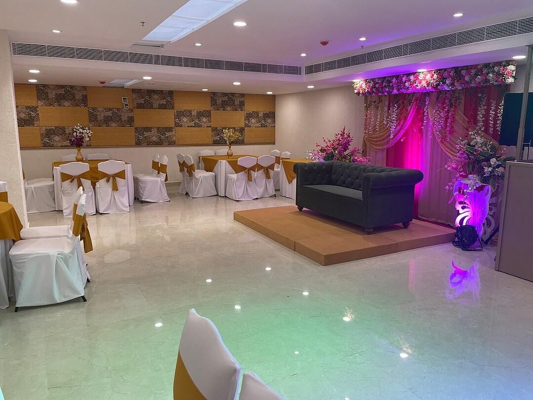undefined Hotel Le Crown 9