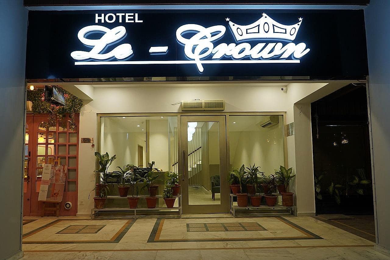 undefined Hotel Le Crown 6