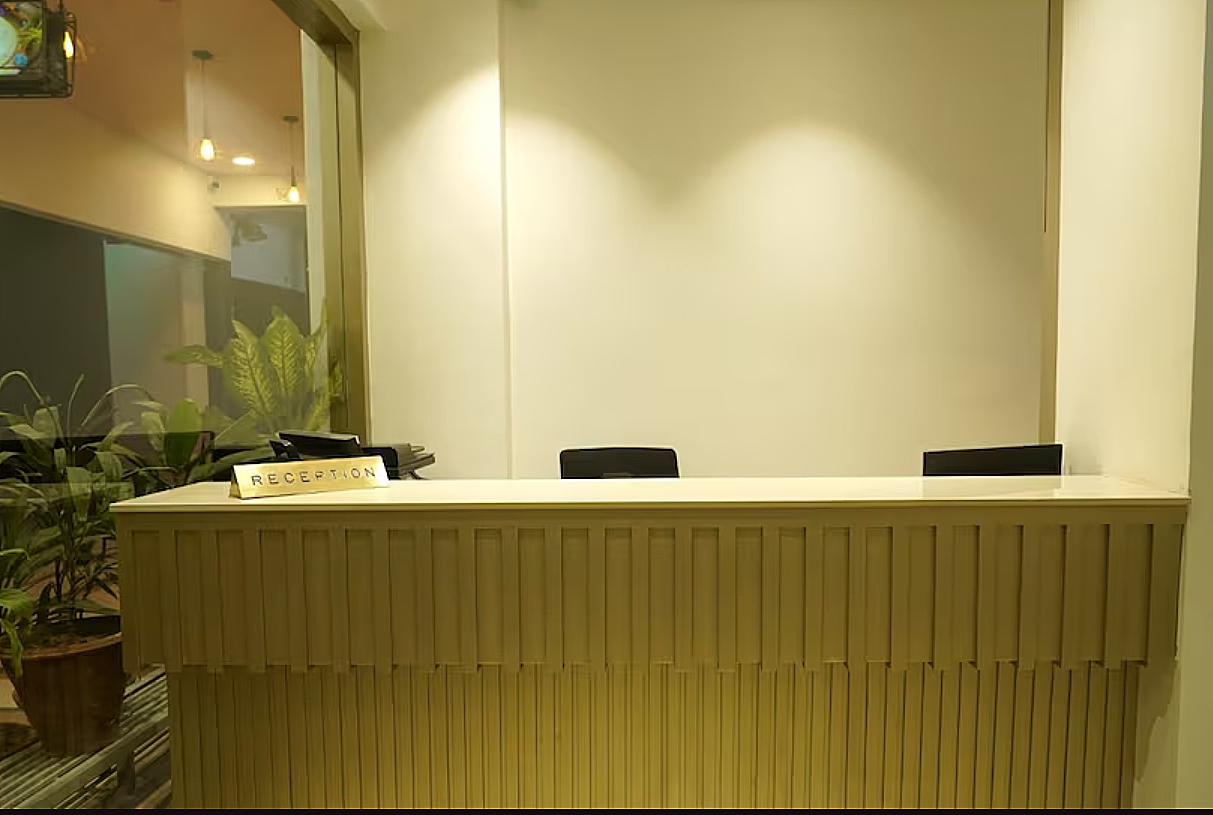undefined Hotel Le Crown 4