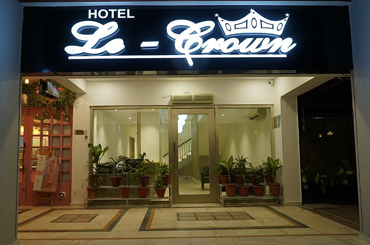 undefined Hotel Le Crown 3