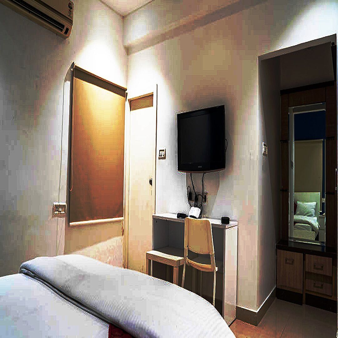 Horizon Residency Economy Room