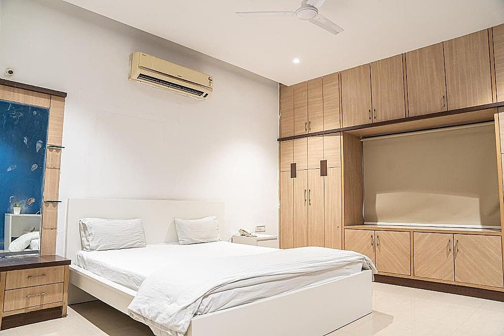 Horizon Residency Economy Room 2