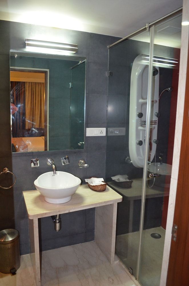 The Horizon Comforts Standard Room, City View 8