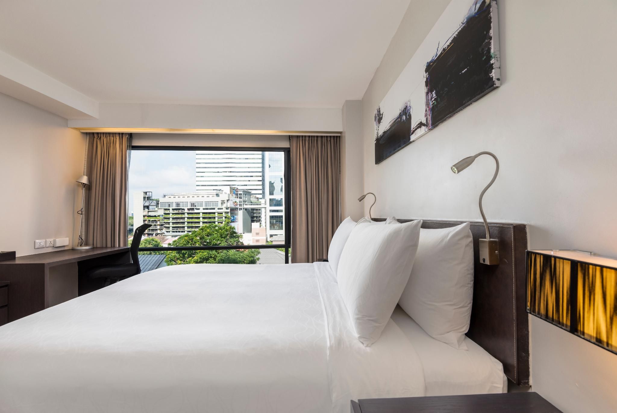Grand Deluxe One-Bedroom King