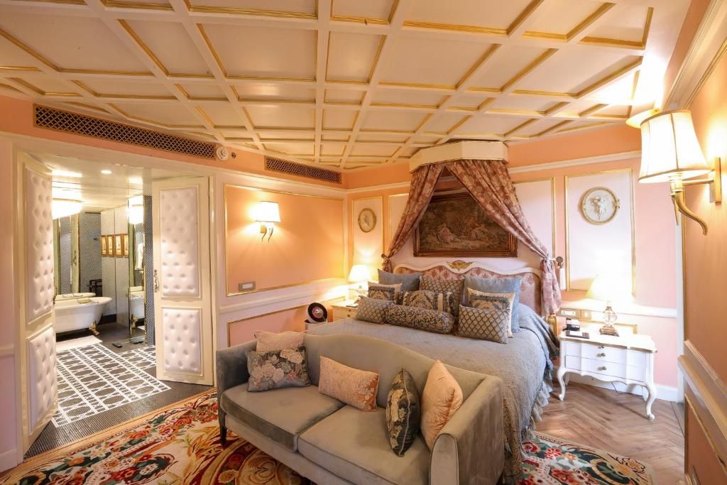 Lodhi Deluxe King Suite with Private Plunge Pool