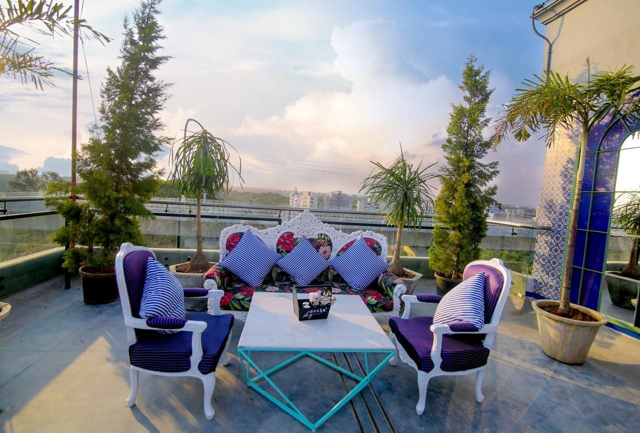 undefined The Travotel Suites 2