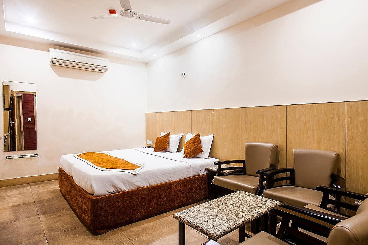 Hotel Malik Residency Deluxe Room 2