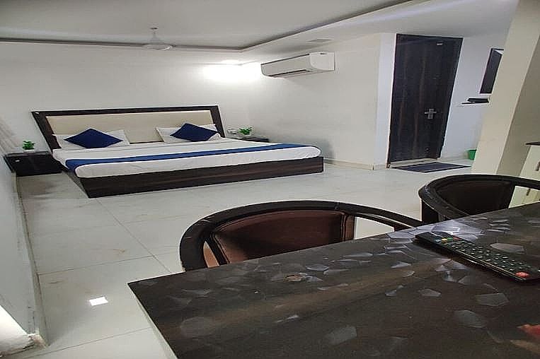 Hotel Raaso Inn GK-1 Deluxe Room 3