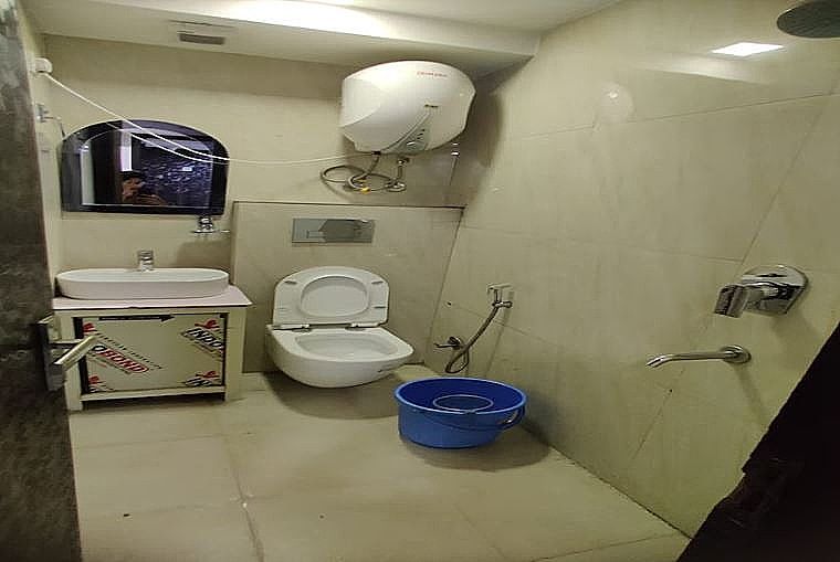 Hotel Raaso Inn GK-1 Deluxe Room 4