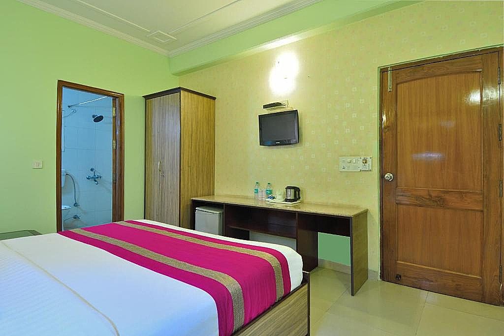 Hotel Persona International Deluxe Double Room 19