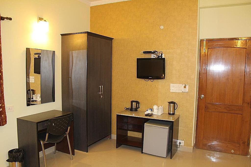 Hotel Persona International Deluxe Double Room 31
