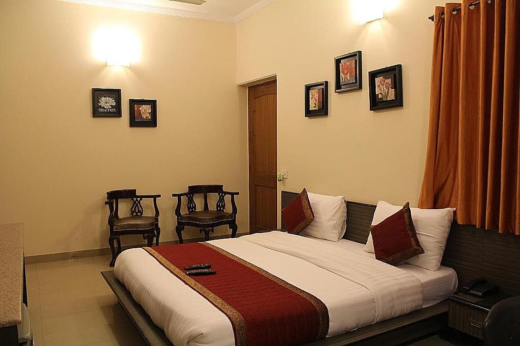 Hotel Persona International Deluxe Double Room 12